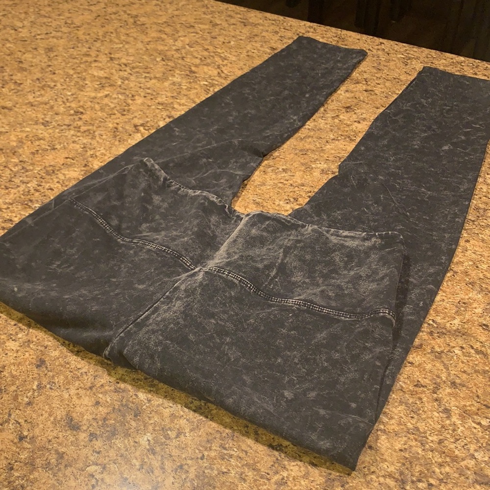 NEW NWOT Victoria Secret PINK Yoga Leggings Large - Picture 2 of 4